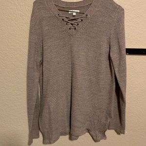 Cross crossed v-neck sweater